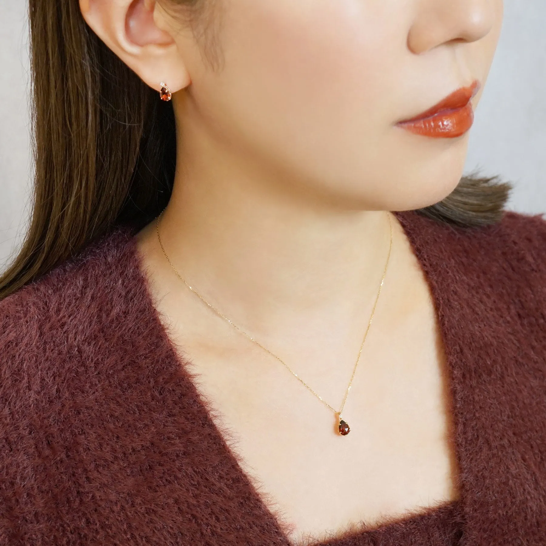 10K Garnet Necklace [Bouquet] (Yellow Gold)