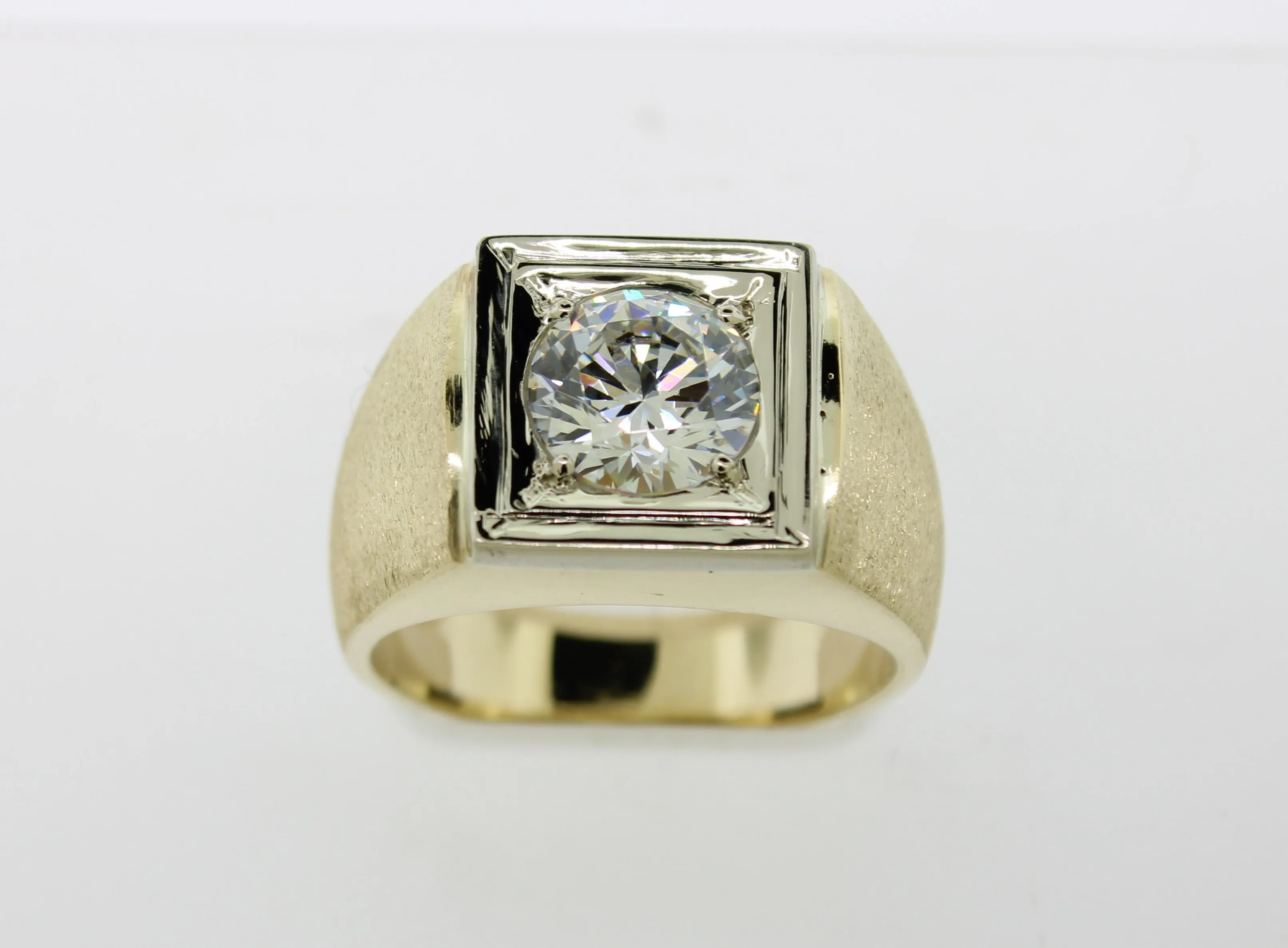 14K Yellow Gold Solitaire Imitation Diamond Ring Finger Size 9.25 Preowned