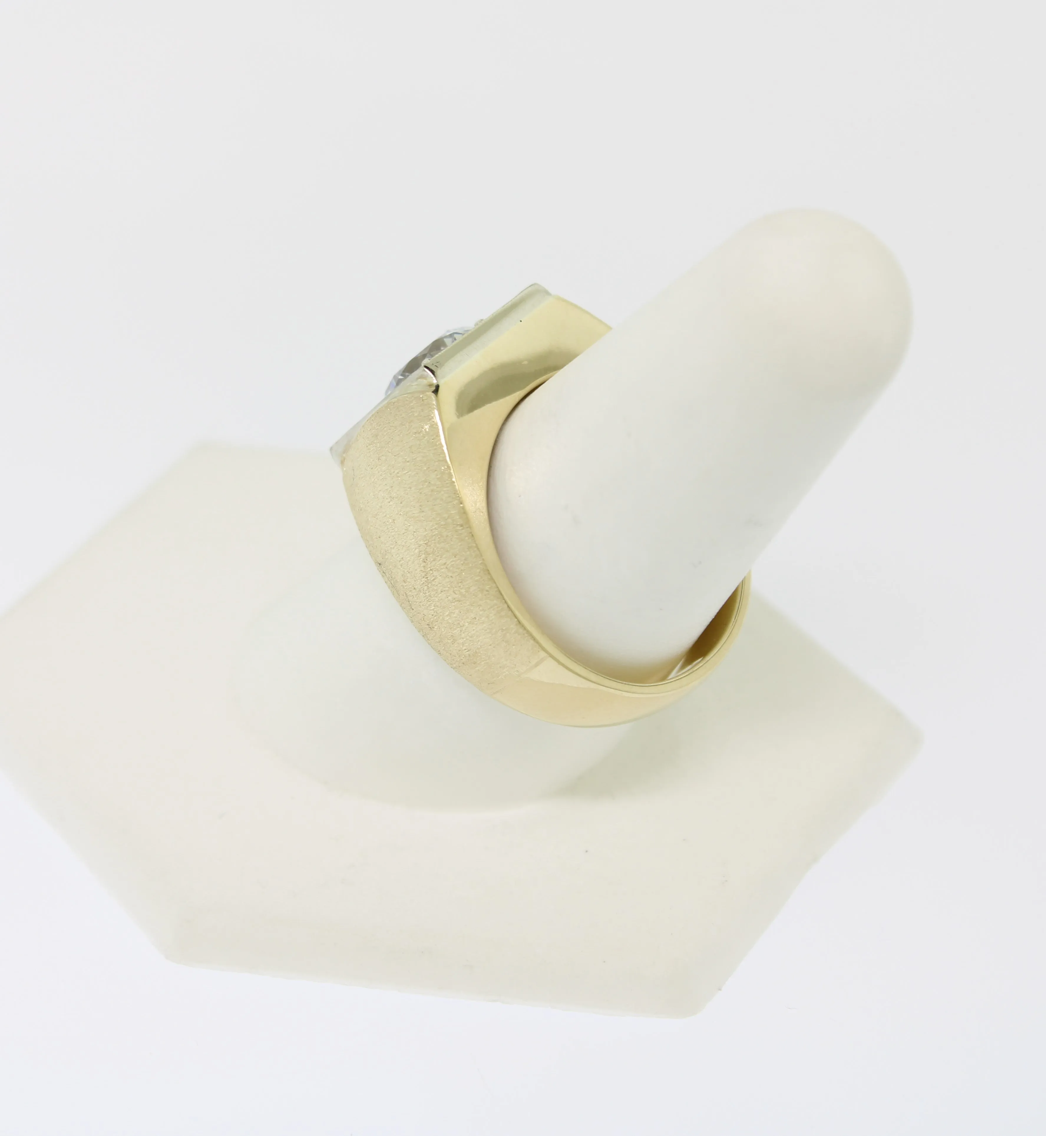 14K Yellow Gold Solitaire Imitation Diamond Ring Finger Size 9.25 Preowned