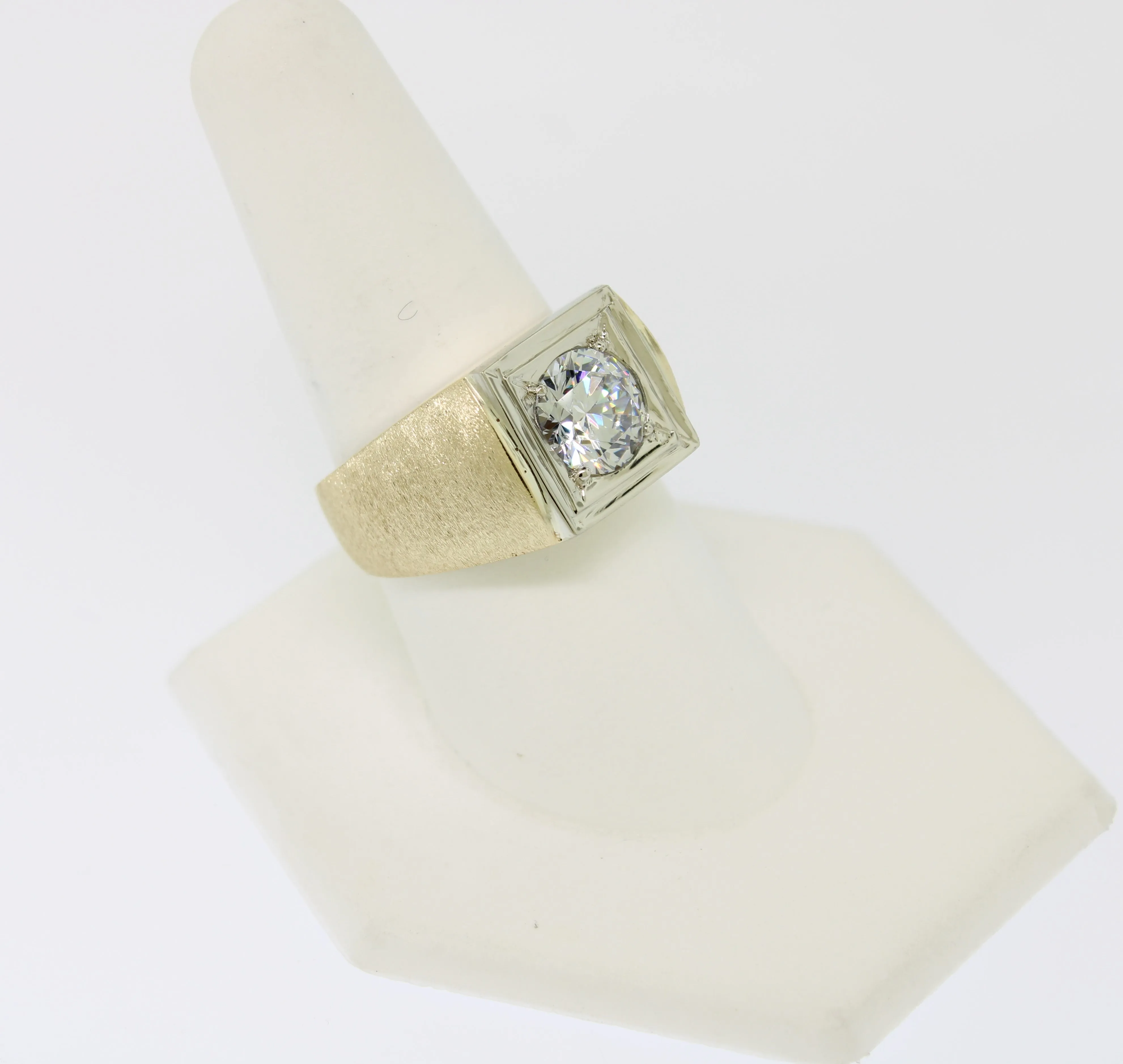 14K Yellow Gold Solitaire Imitation Diamond Ring Finger Size 9.25 Preowned