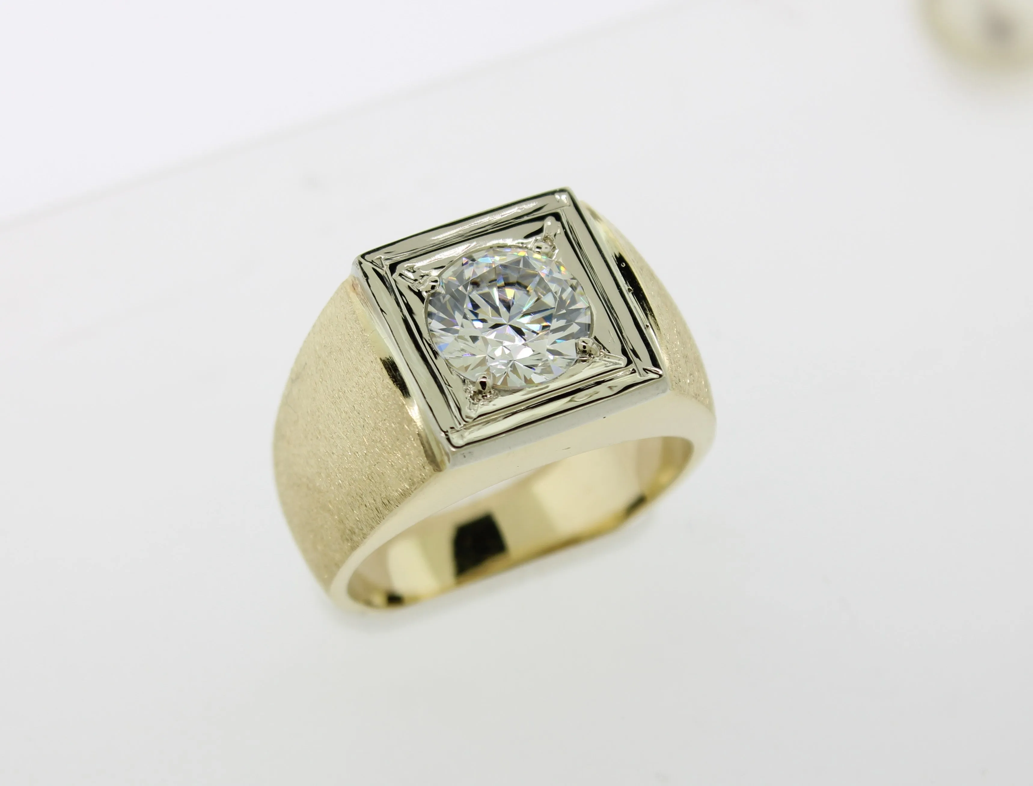 14K Yellow Gold Solitaire Imitation Diamond Ring Finger Size 9.25 Preowned