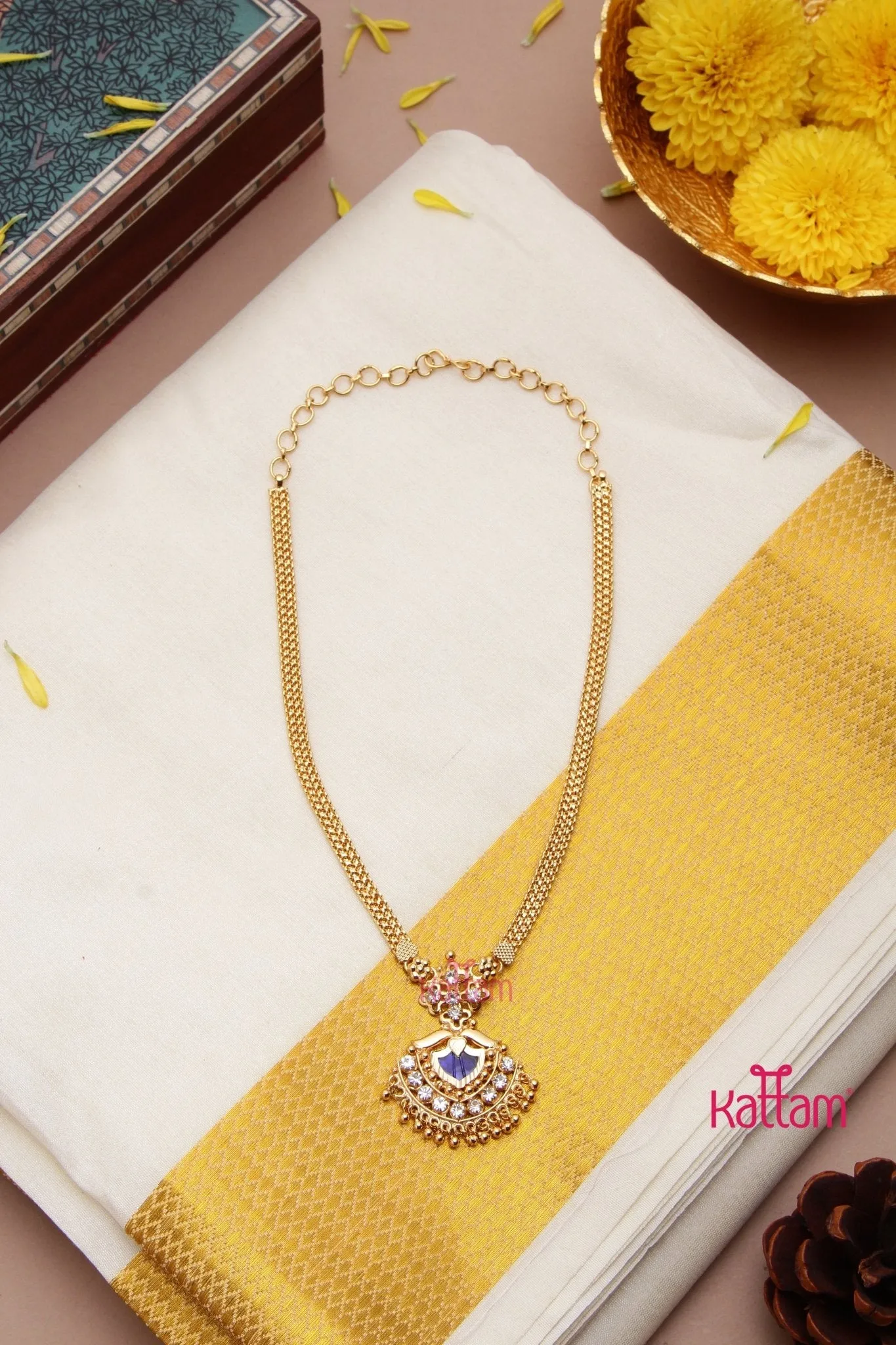 Aarathy- Kerala Blue Pendant Chain