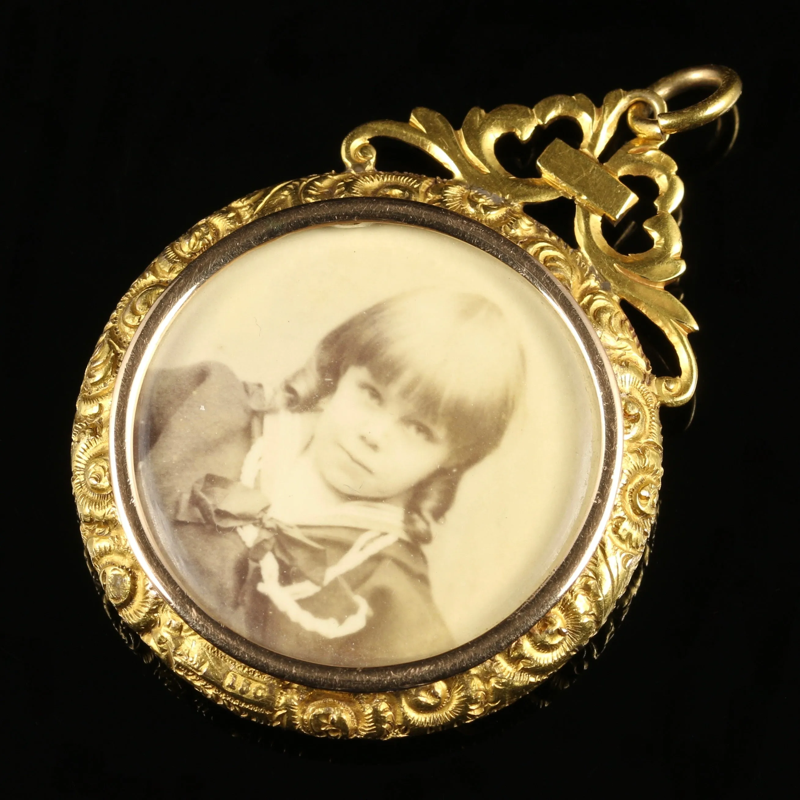 Antique Victorian Double Photo Pendant 15Ct Gold Circa 1900
