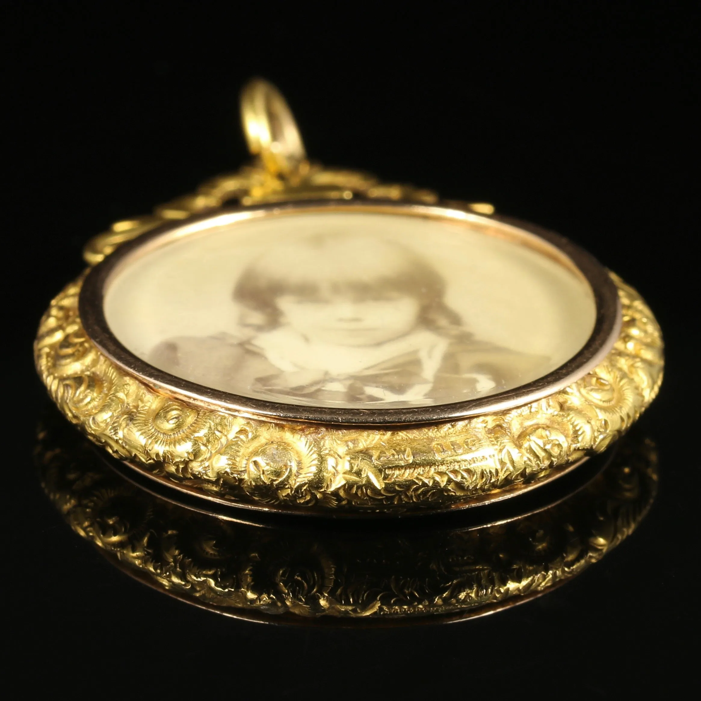 Antique Victorian Double Photo Pendant 15Ct Gold Circa 1900