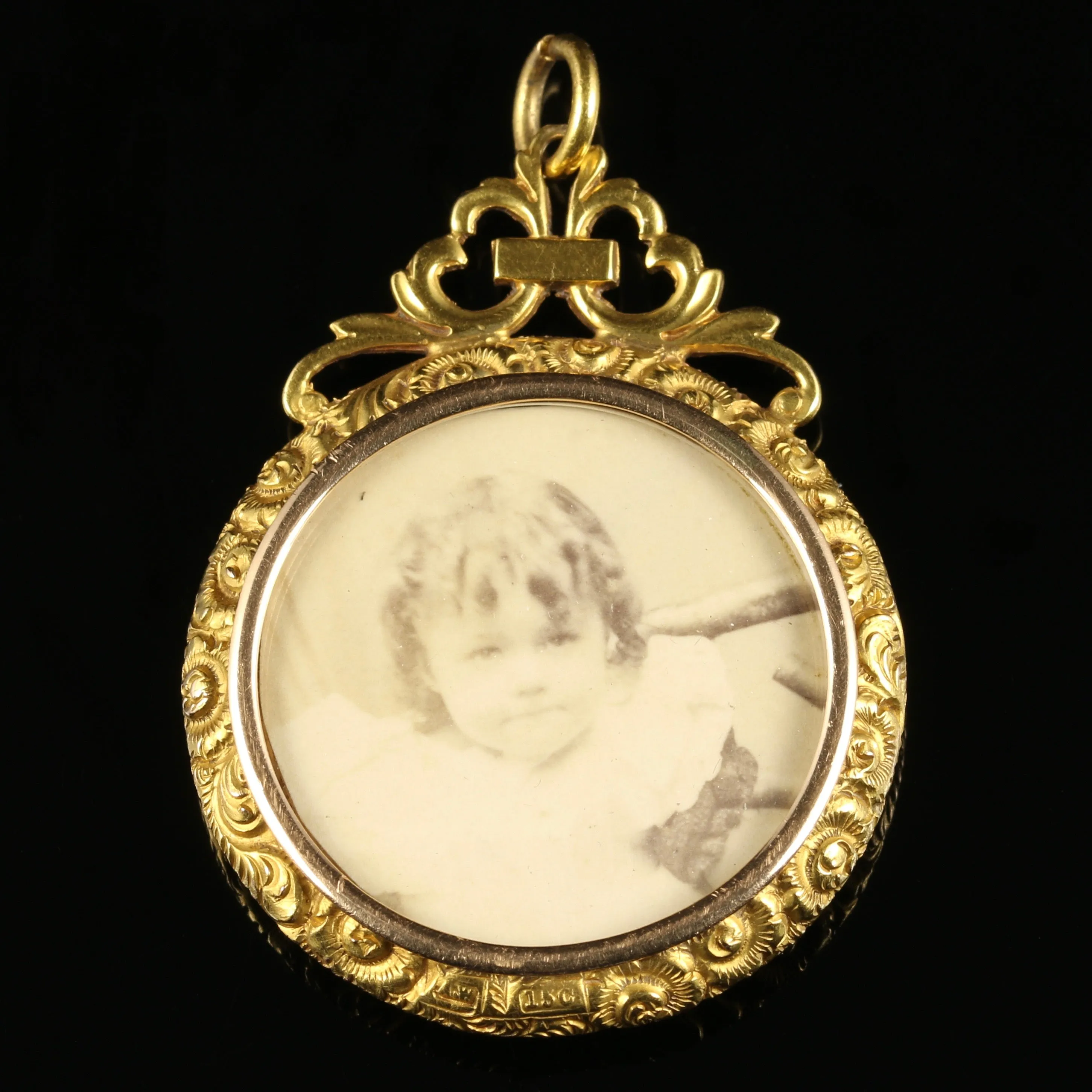Antique Victorian Double Photo Pendant 15Ct Gold Circa 1900