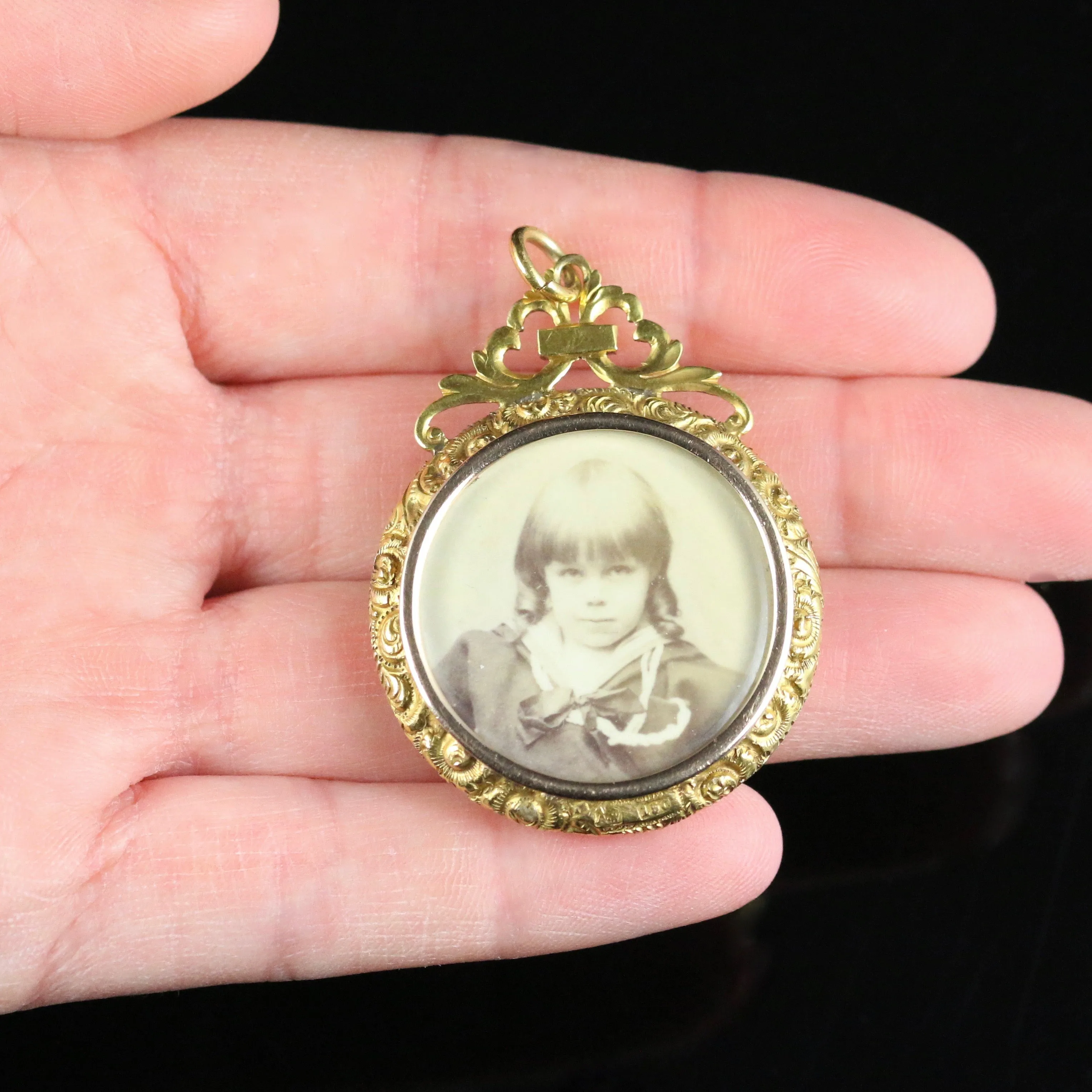Antique Victorian Double Photo Pendant 15Ct Gold Circa 1900
