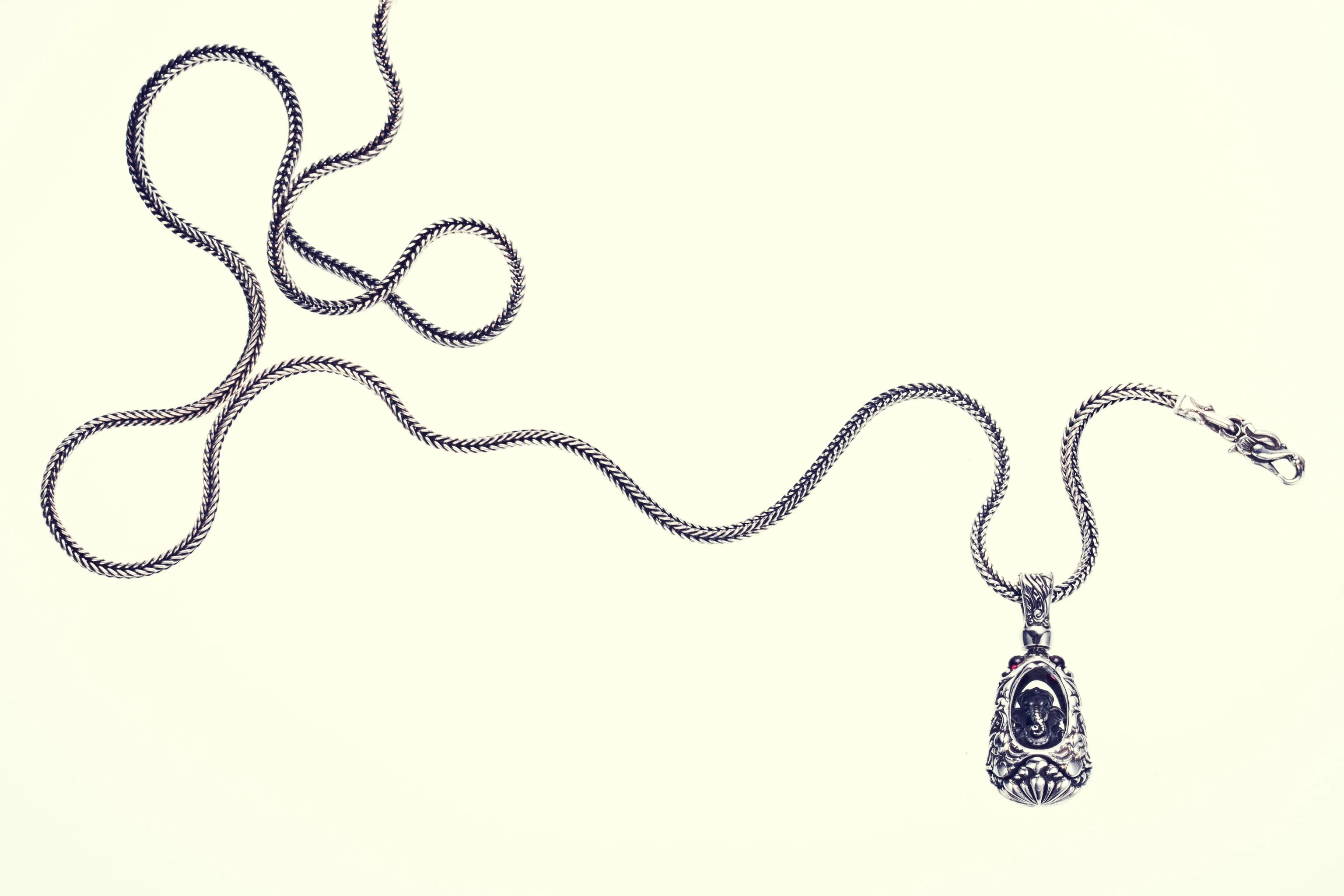 Egged Ganesh : (Garnet)