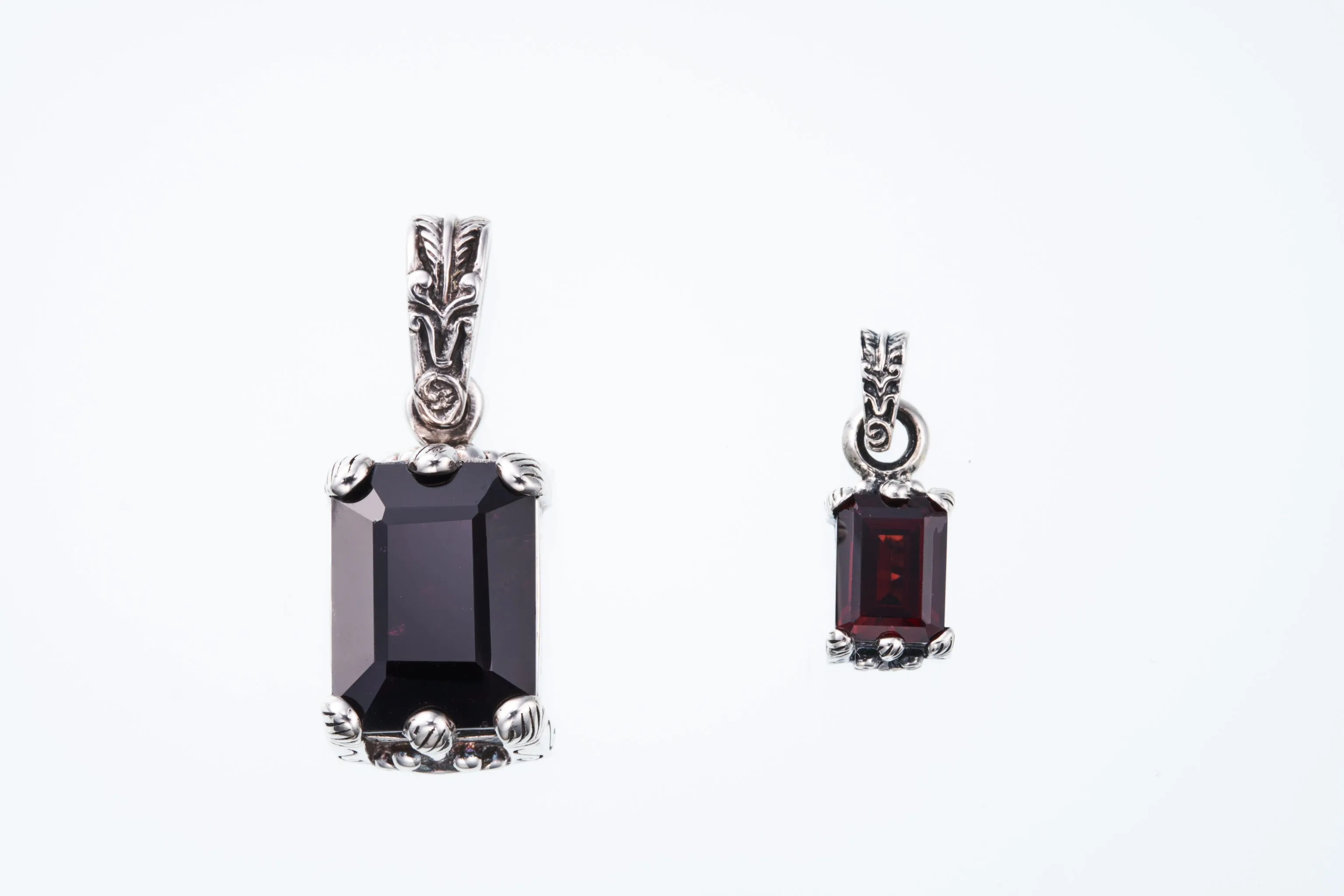 Islamic Pendant : L (Garnet)