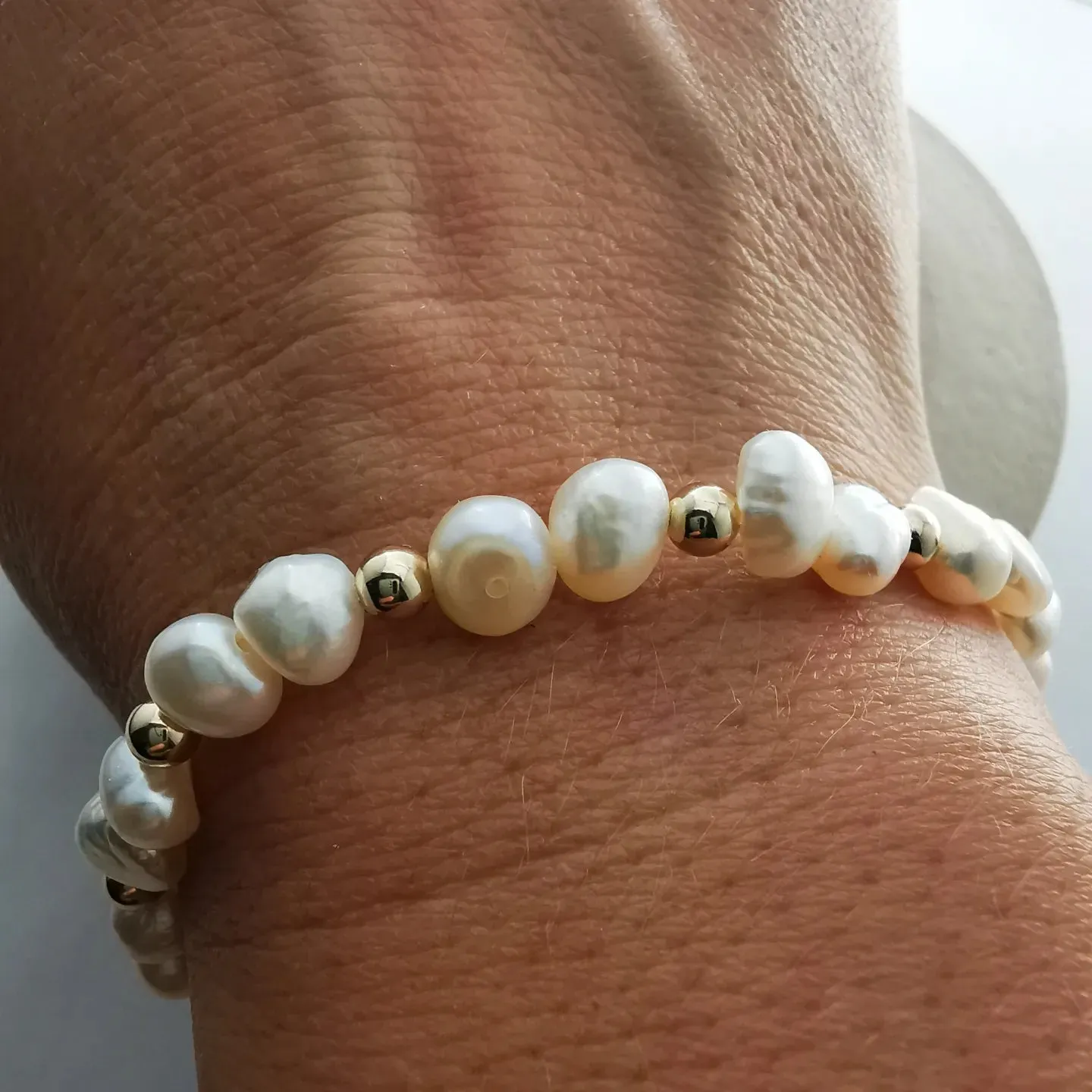 LUNA - Gold Bead Bracelet with Freshwater Pearl