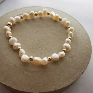 LUNA - Gold Bead Bracelet with Freshwater Pearl