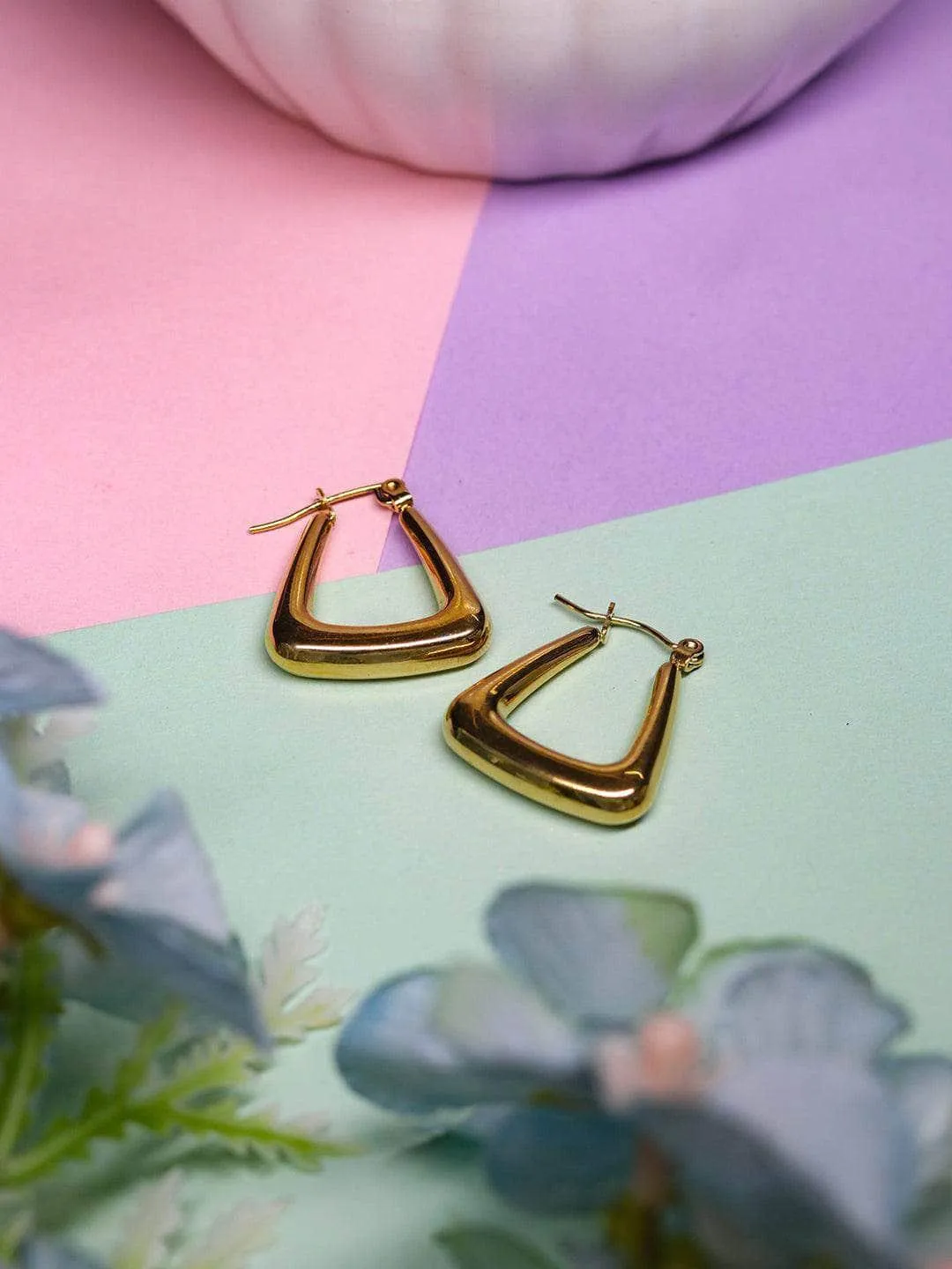 Rakul Preet Singh In Trapezoid Hoop Earrings