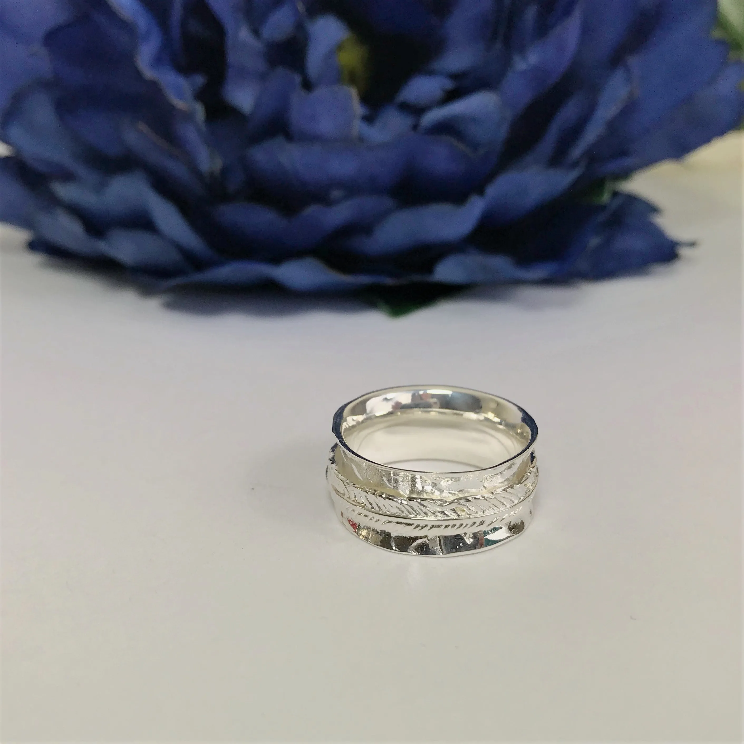 Spinning Feather Ring - SR1988
