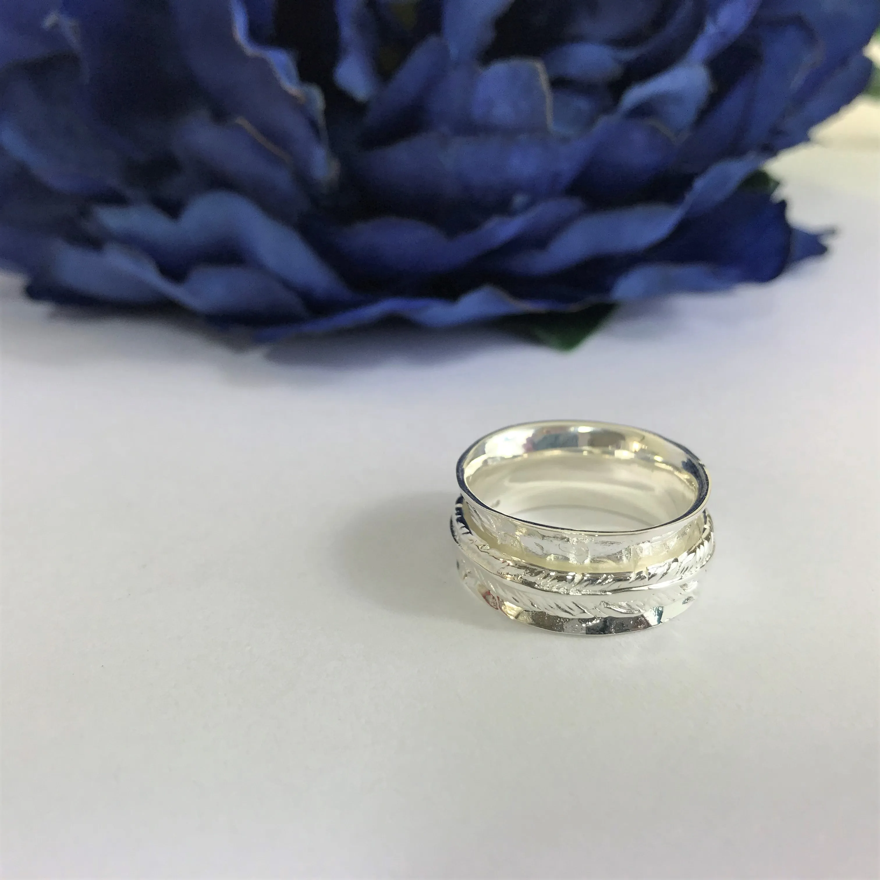 Spinning Feather Ring - SR1988